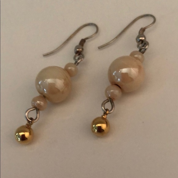 Jewelry - VINTAGE OPALESCENT IVORY AND GOLDTONE BALLS